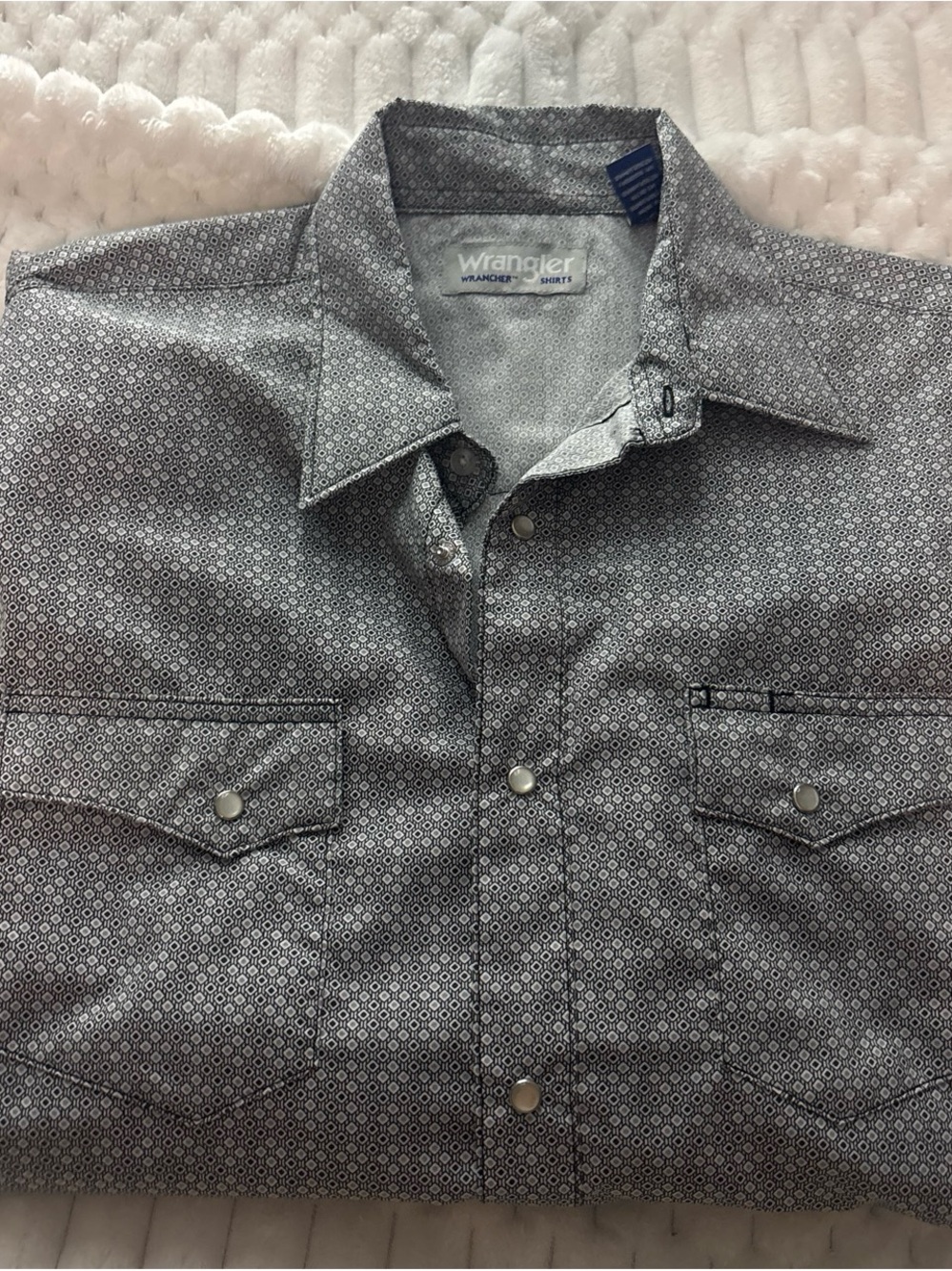 Wrangler Men’s Black and White Micro-Pattern Button-Down Shirt